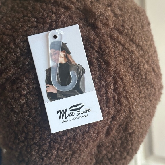 NWT Brown Shearling Cap with Red Heart - Picture 5 of 7